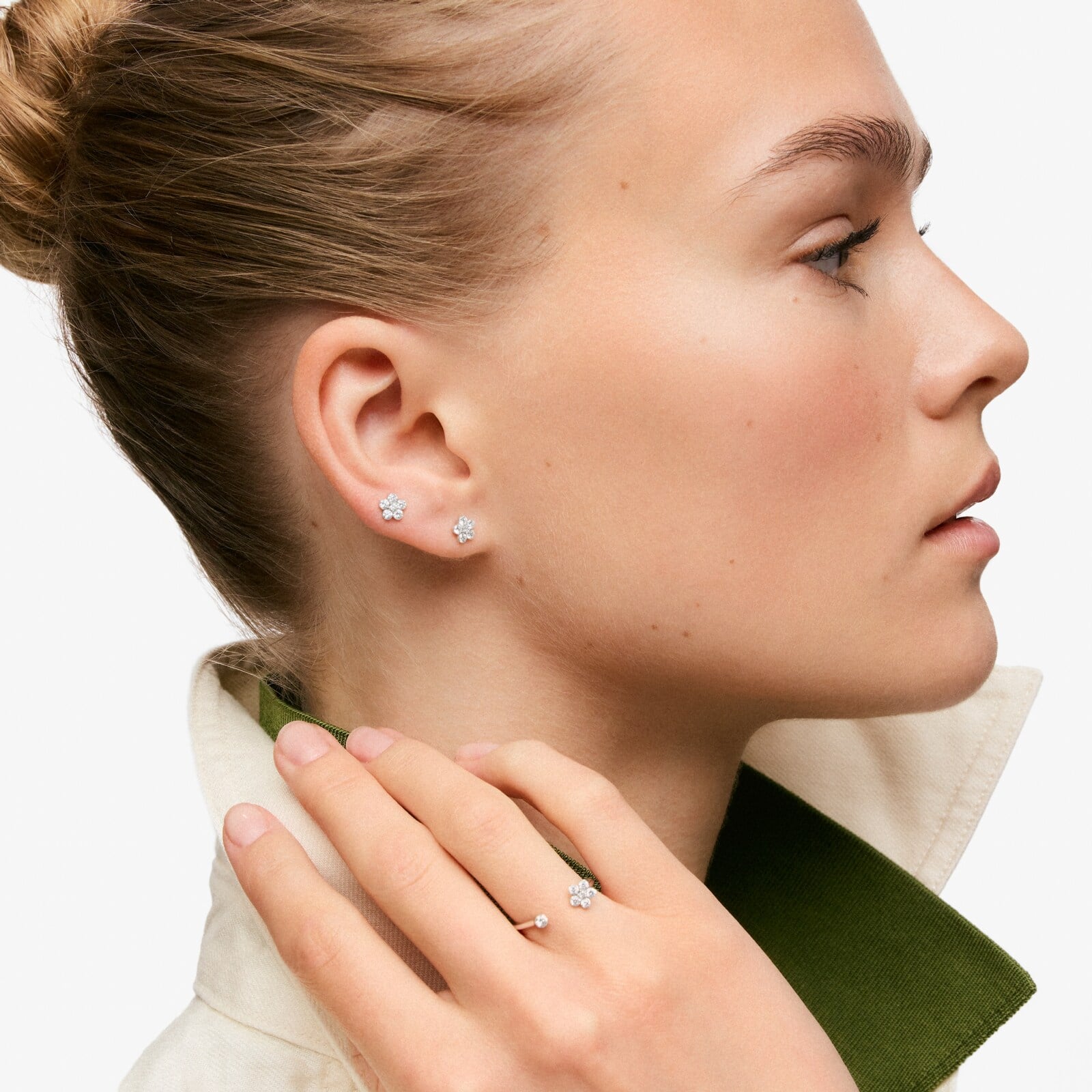 ARETES FLOR DE ORO BLANCO 9 KT Y DIAMANTES EN LAB TOUS IRISÉ LGD - 4