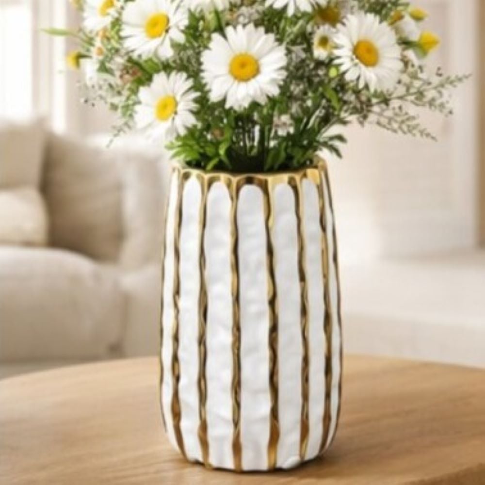 FLORERO DE CÉRAMICA TEXTURIZADO BLANCO CON BORDES DORADOS - 1