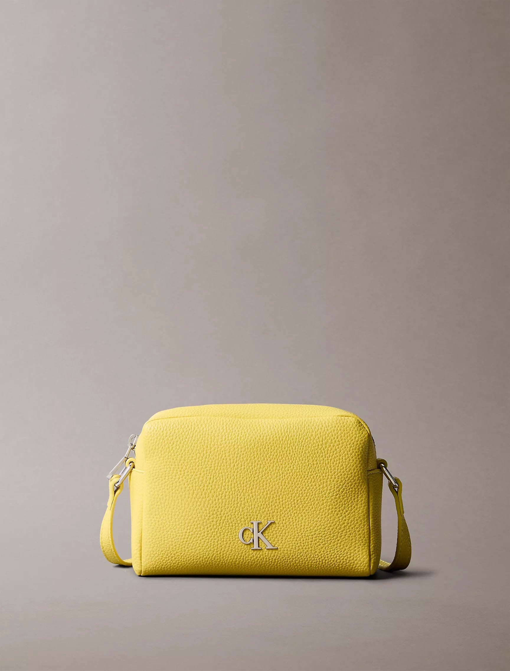CARTERA CALVIN KLEIN CROSSBODY ARCHIVE HARDWARE CAMERA BAG - AMARILLO - 1