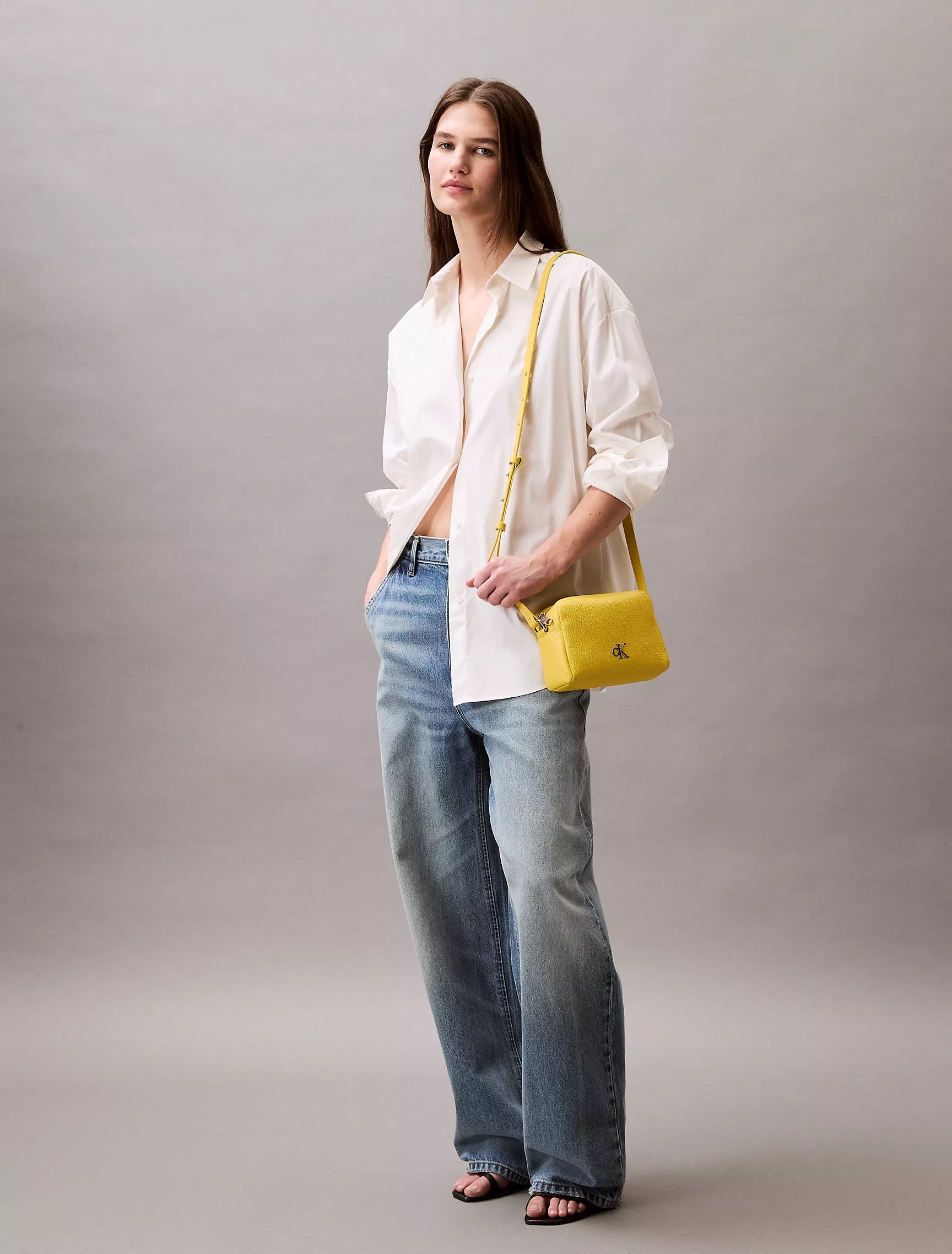 CARTERA CALVIN KLEIN CROSSBODY ARCHIVE HARDWARE CAMERA BAG - AMARILLO - 3