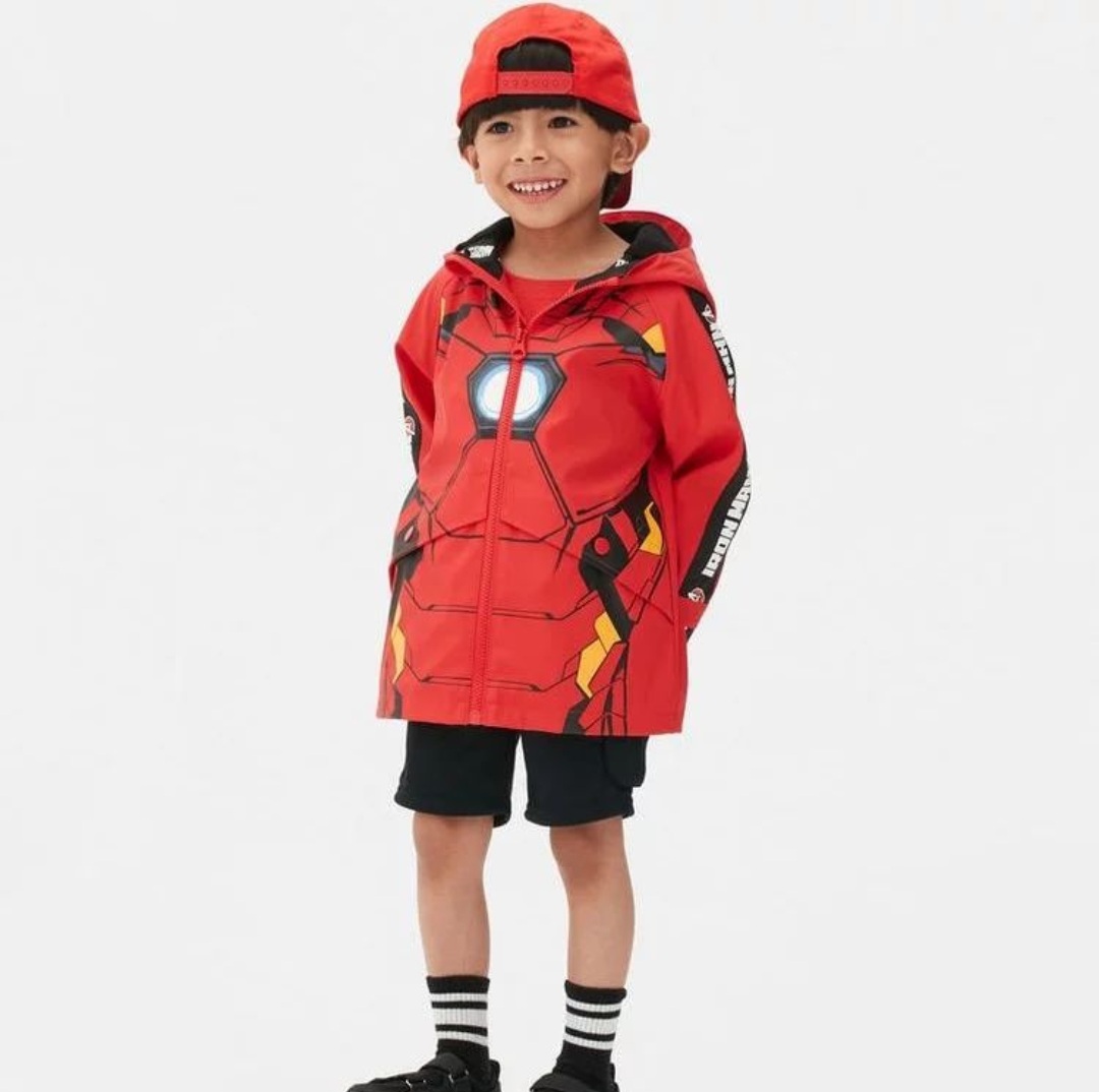 CASACA IMPERMEABLE CORTAVIENTOS NIÑO IRON MAN MARVEL CON CAPUCHA - 2