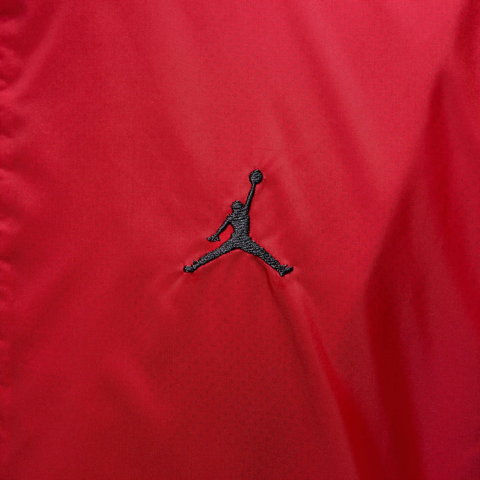 CASACA JORDAN BROOKLYN CON GORRO DRAFT NIKE ROJO NEGRO - 5