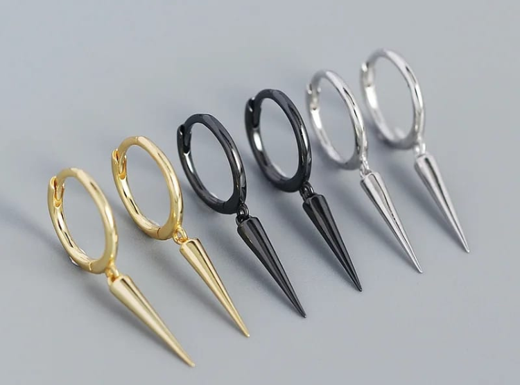 ARETES DE PLATA BAÑADO EN ORO MODELO HUGGIES ROCK STUFF - 1