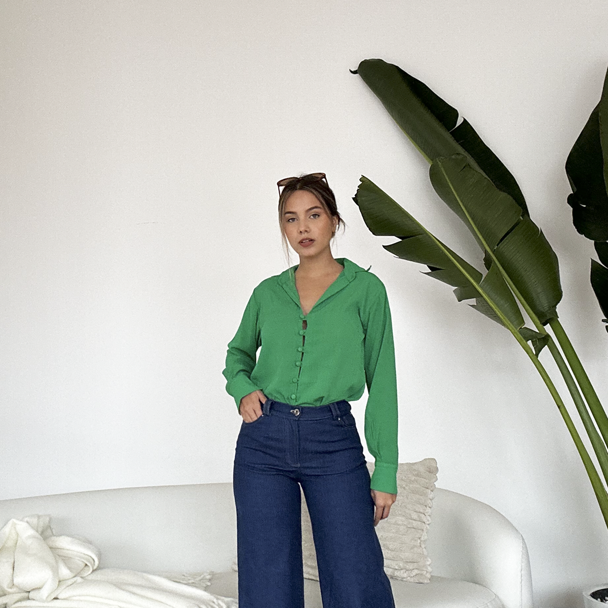 blusa verde con rayas blancas
