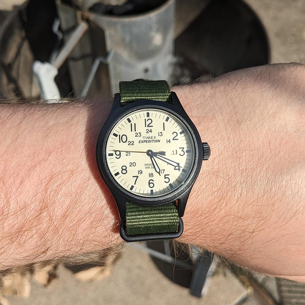 RELOJ TIMEX EXPEDITION SCOUT TW4B15500 LUZ INDIGLO FECHA CORREA DE NYLON VERDE DIAL CREMA - 3