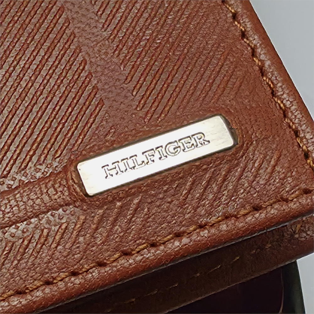 BILLETERA TOMMY HILFIGER PARA HOMBRE 31TL220183-T BIFOLD CUERO EN RELIEVE - 4