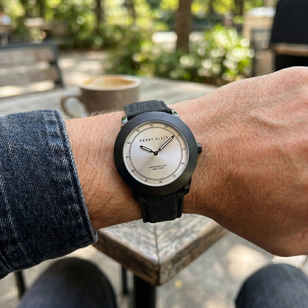 RELOJ PERRY ELLIS NEW SLIM LINE 11004-05 CORREA DE CUERO Y DENIM NEGRO DIAL PLATEADO - 3