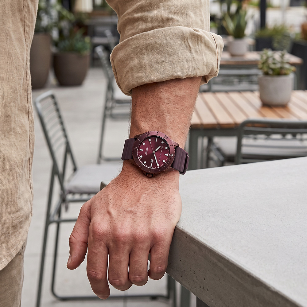 RELOJ PERRY ELLIS DEEP DIVER 42 06004-03 FECHA ACERO INOXIDABLE CORREA DE SILICONA Y DIAL VINO - 3