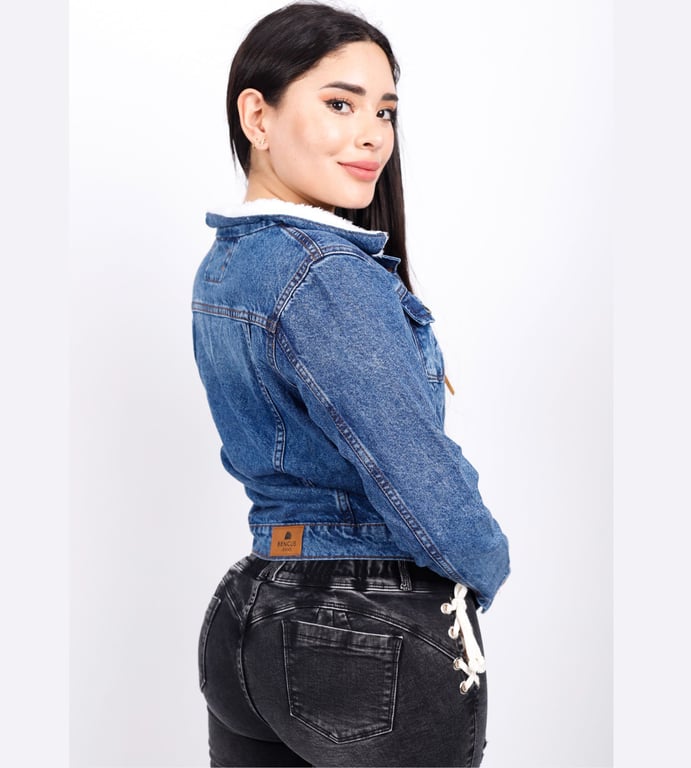 Spirit - Bambola Lucky In Outfit Jeans Con Peluche Di Spirit E Accessori - Giocattolo Per Bambini 3+ Anni