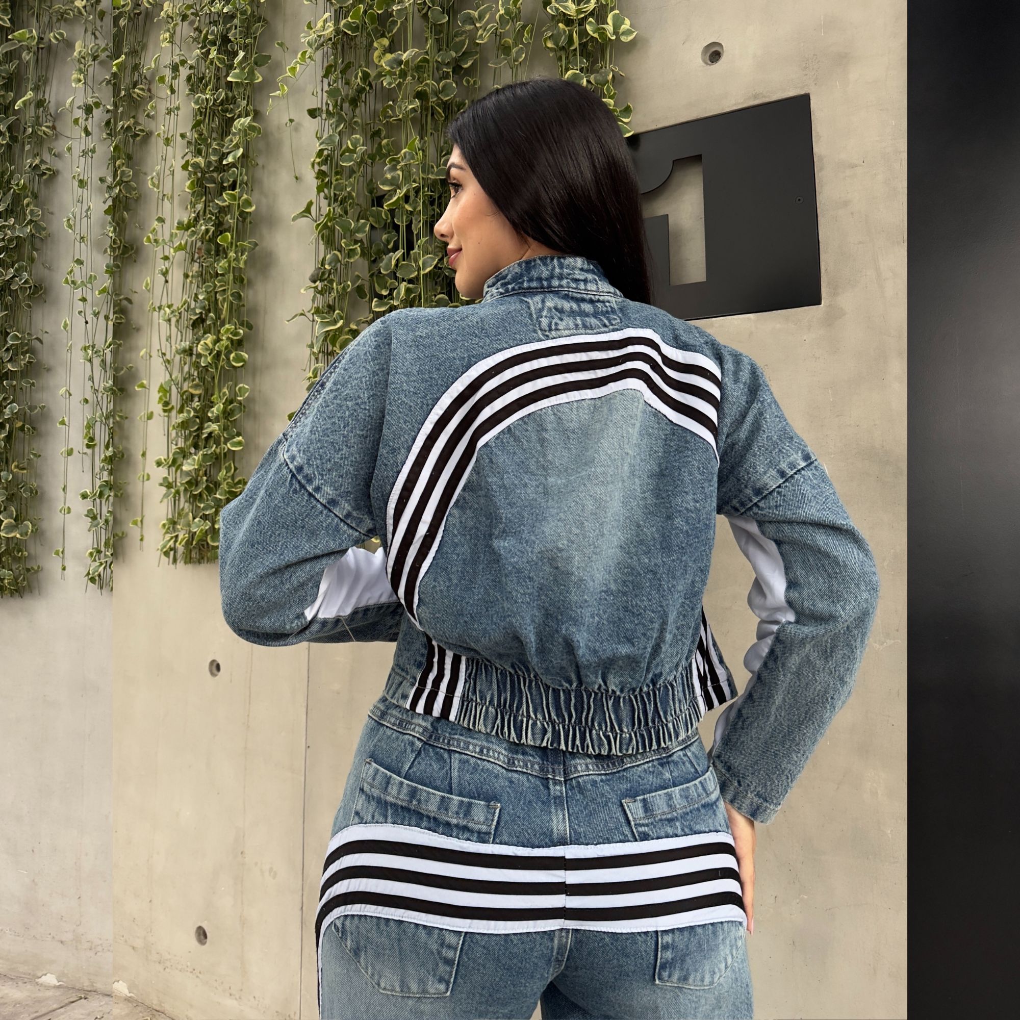 CASACA JEAN MUJER OVERSIZE CON RAYAS DEPORTIVAS - 5
