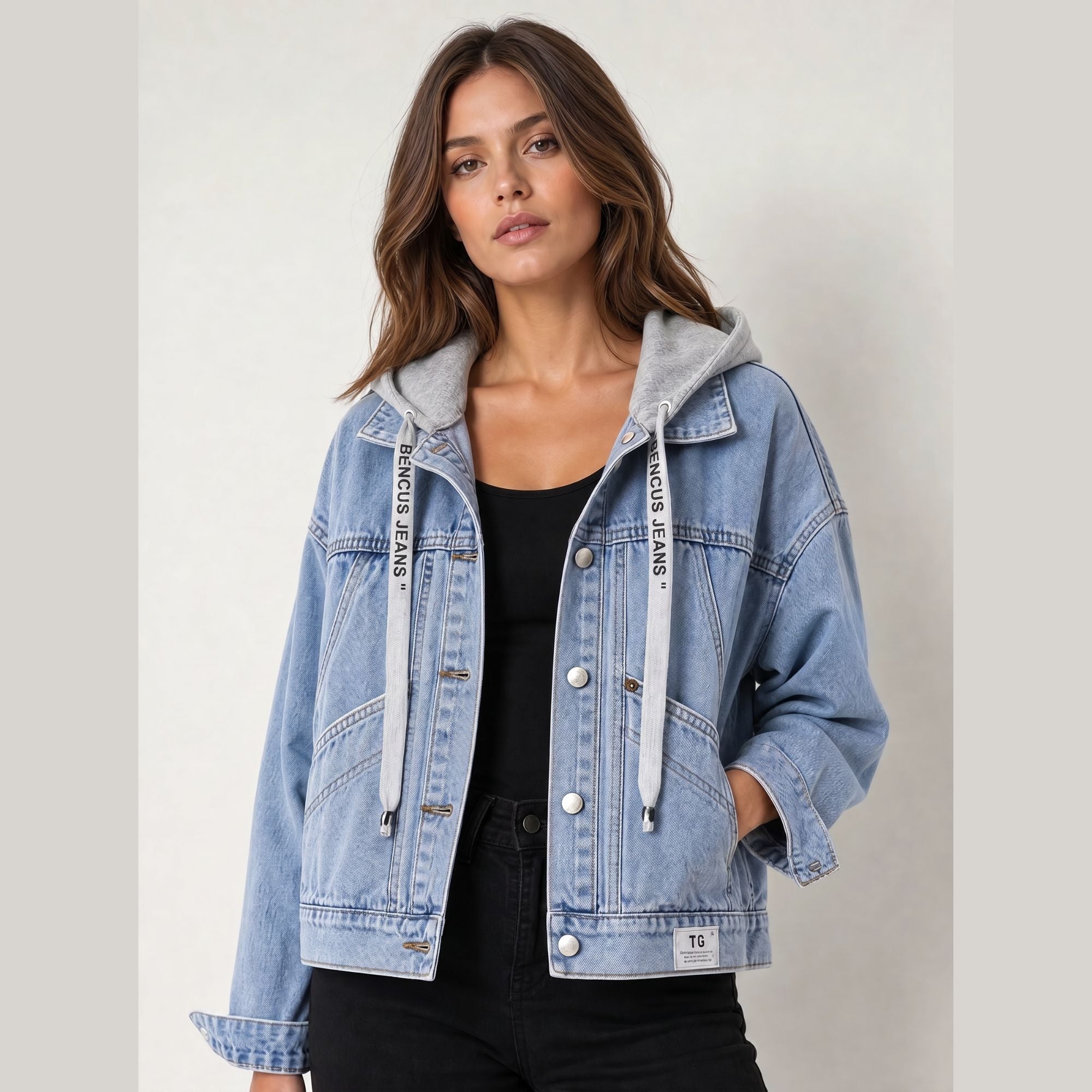 CASACA JEAN MUJER OVERSIZE DENIM AZUL CAPUCHA GRIS DISEÑO ASIMÉTRICO EXCLUSIVO - 1