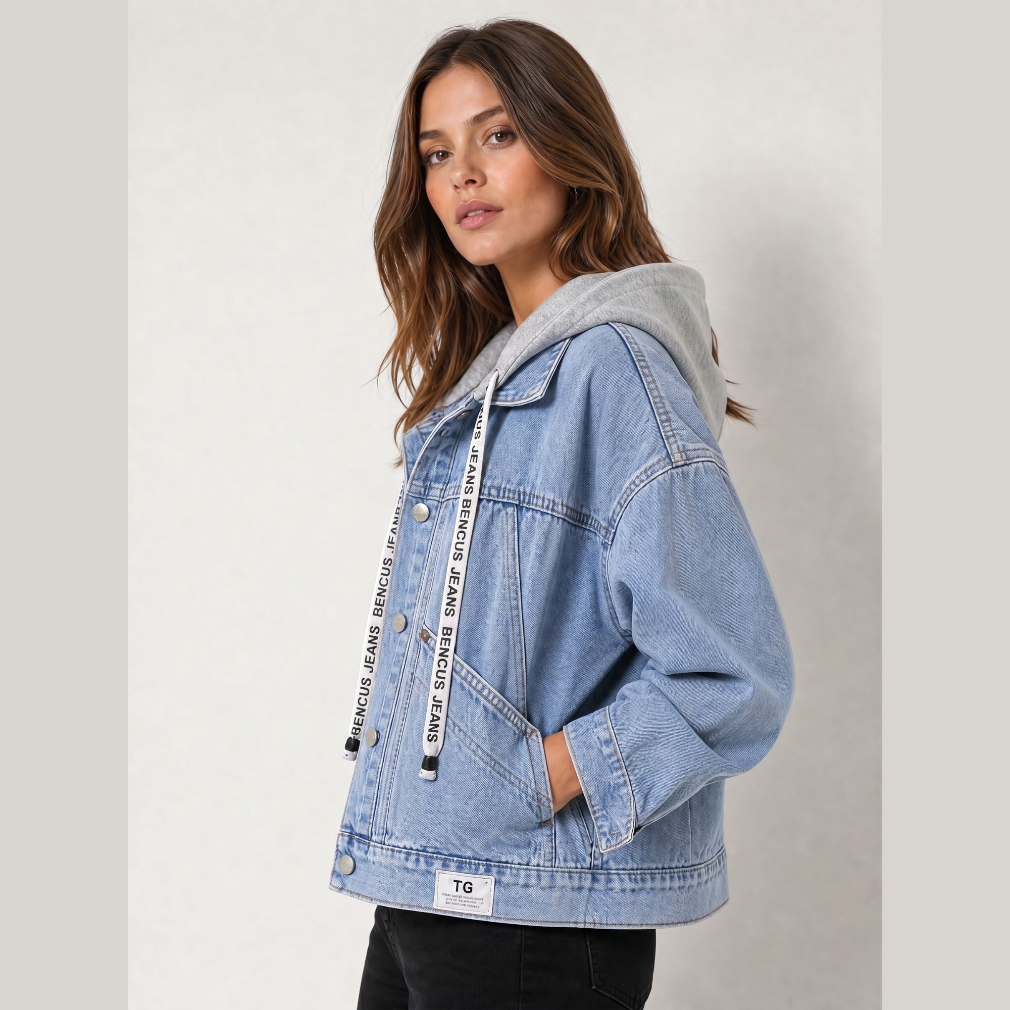 CASACA JEAN MUJER OVERSIZE DENIM AZUL CAPUCHA GRIS DISEÑO ASIMÉTRICO EXCLUSIVO - 2