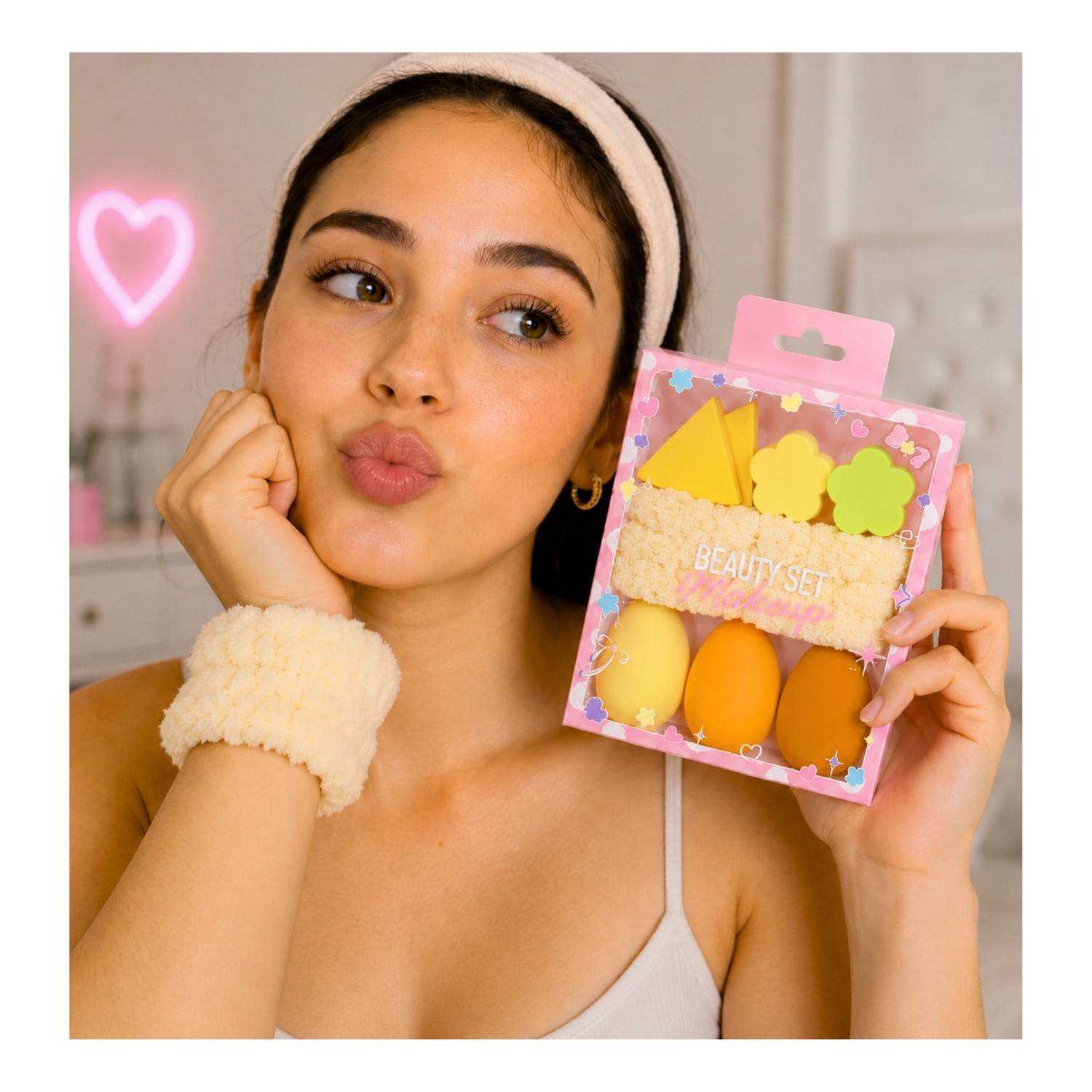 DÚO BOLSA CAPIBARA Y SET BEAUTY BLENDER TONOS AMARILLOS CON MUÑEQUERAS FLUFFY - 8