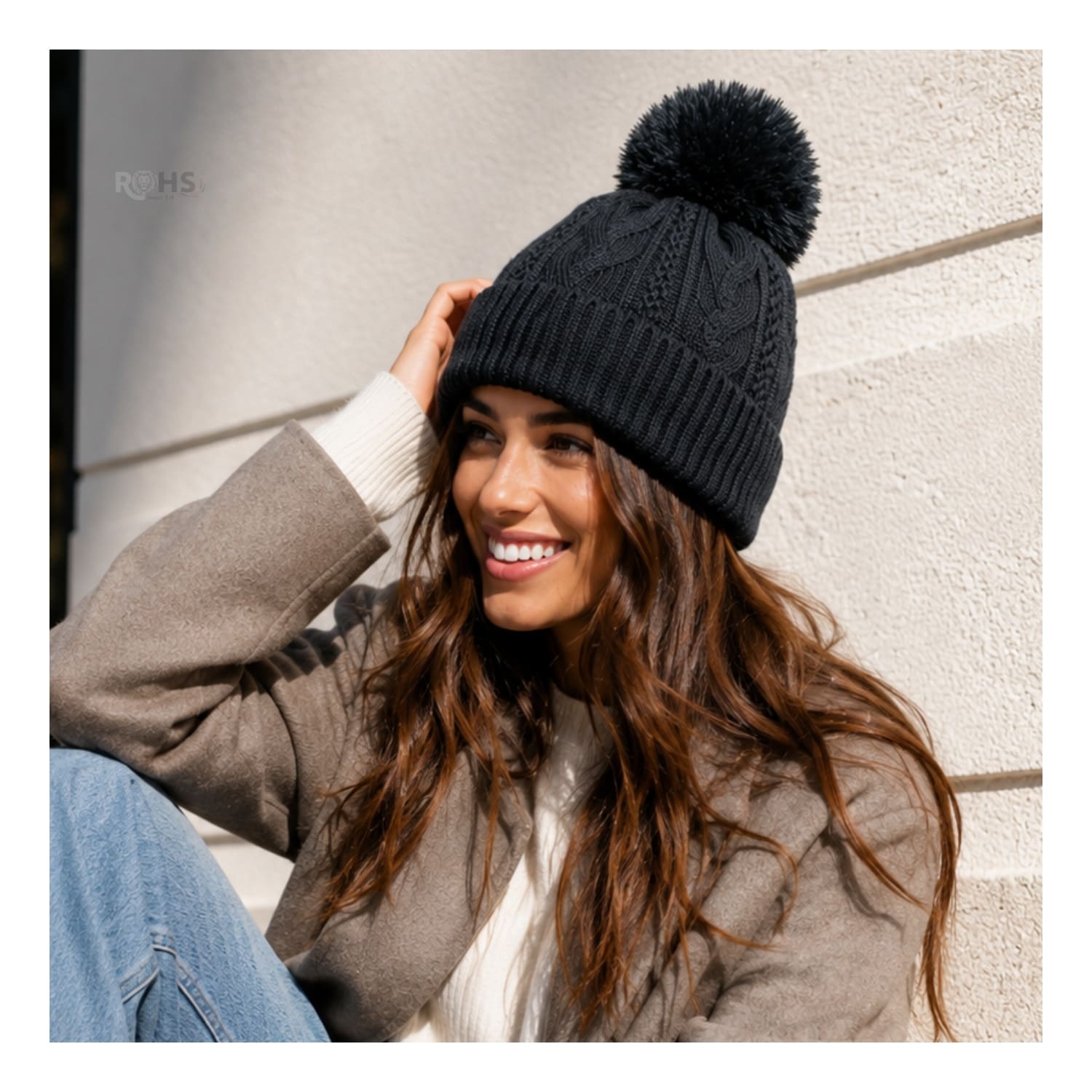 GORRO DE INVIERNO POLIÉSTER CON POMPÓN TEXTURIZADO COLOR NEGRO - 4