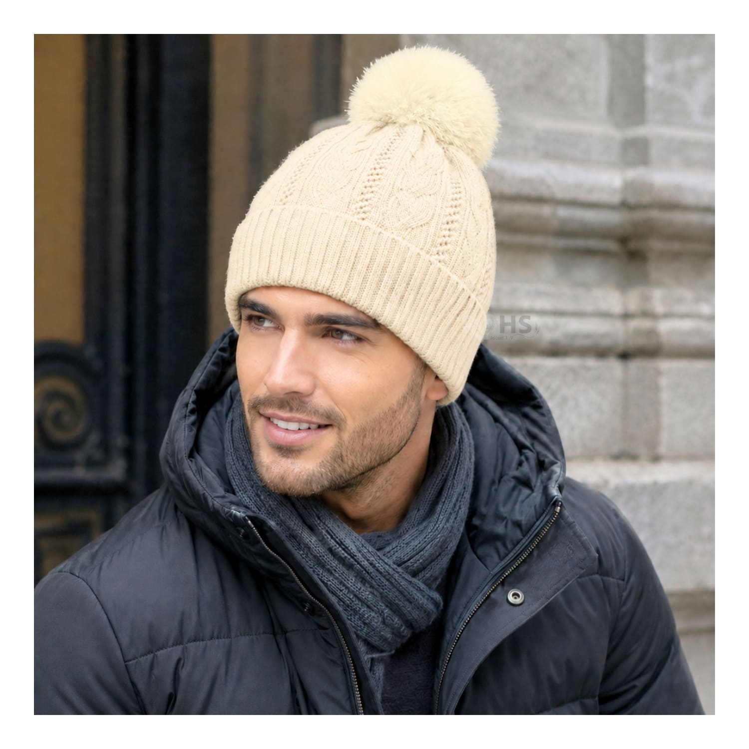 GORRO DE INVIERNO POLIÉSTER CON POMPÓN TEXTURIZADO COLOR CREMA - 2