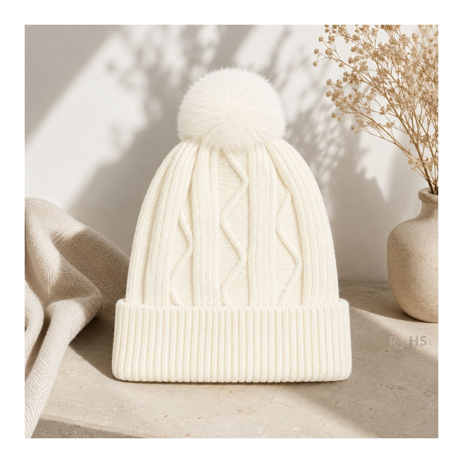 GORRO TEJIDO CON POMPÓN DISEÑO TEXTURIZADO PARA INVIERNO COLOR CREMA - 2
