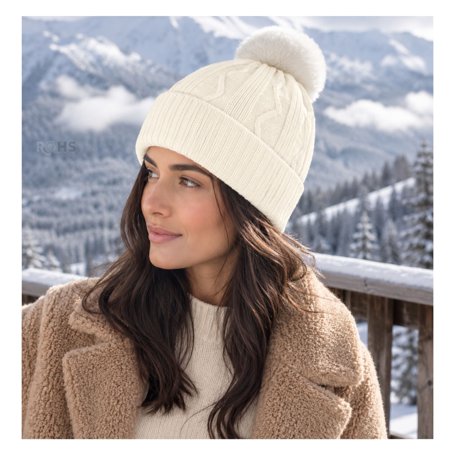 GORRO TEJIDO CON POMPÓN DISEÑO TEXTURIZADO PARA INVIERNO COLOR CREMA - 4