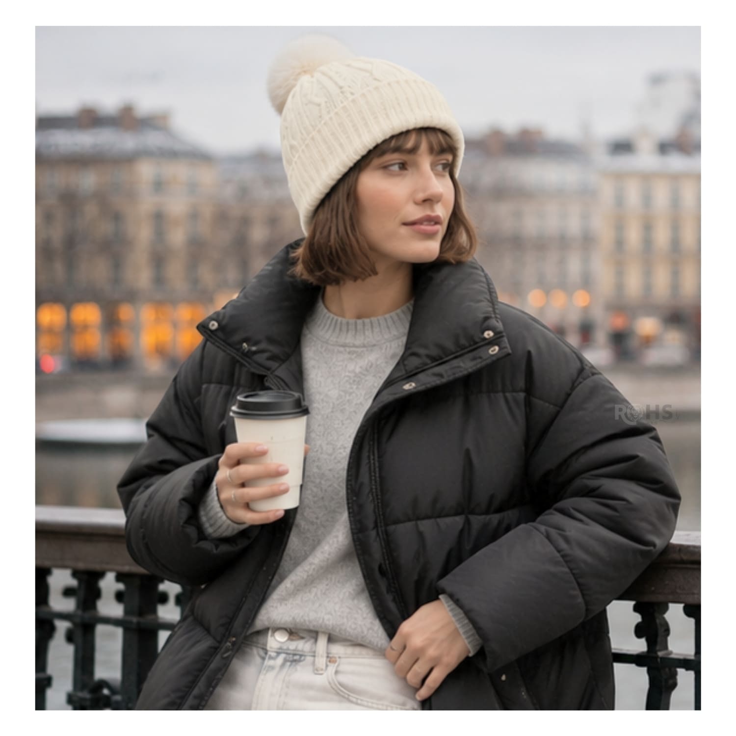 GORRO TEJIDO CON POMPÓN DISEÑO TEXTURIZADO PARA INVIERNO COLOR CREMA - 6