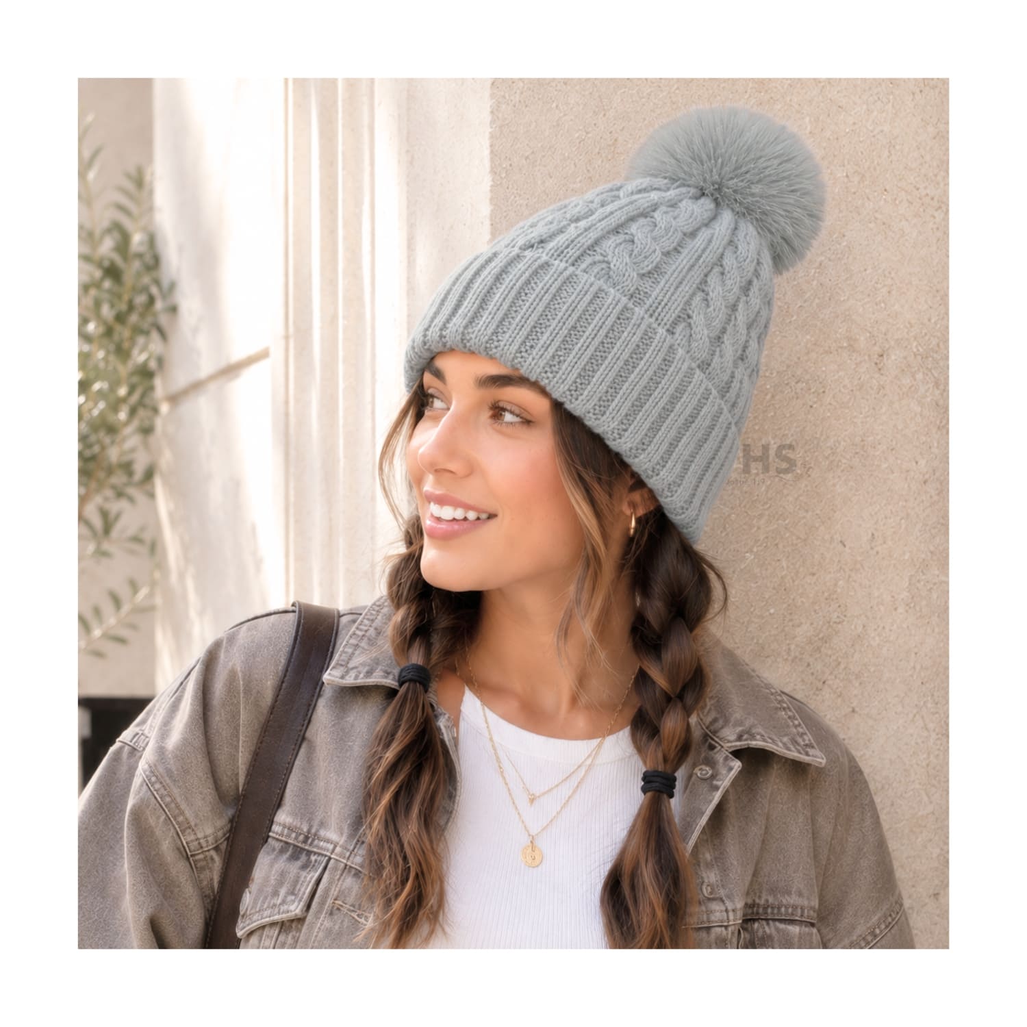 GORRO CON POMPÓN TEJIDO POLIÉSTER PARA INVIERNO COLOR GRIS CLARO - 5