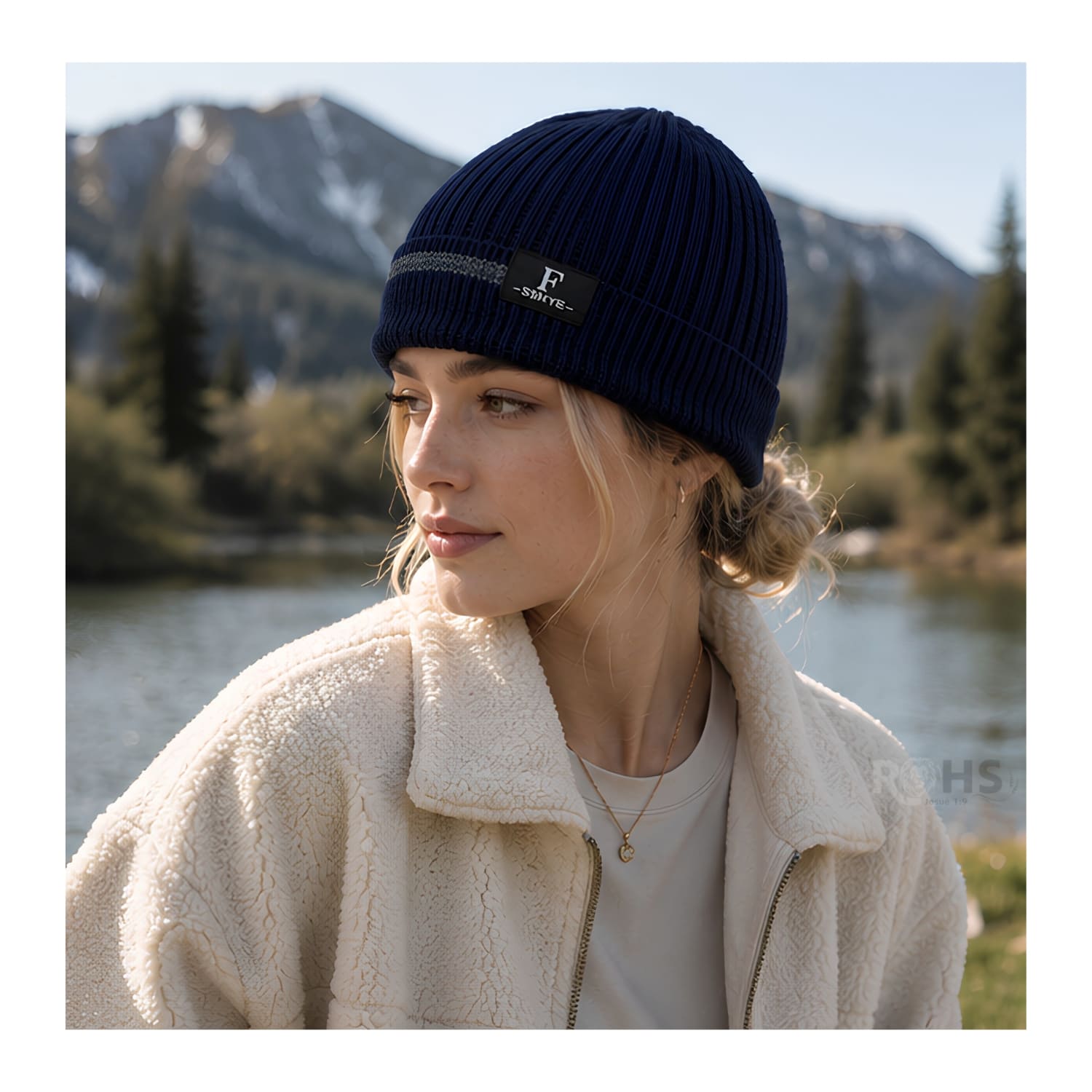 GORRO TEJIDO POLIÉSTER CON RAYA DECORATIVA PARA INVIERNO COLOR AZUL MARINO - 2