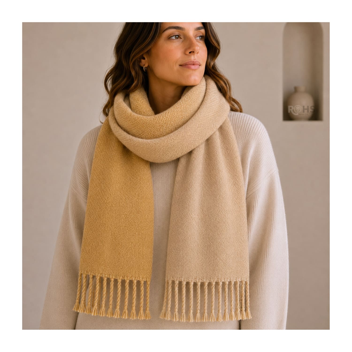 CHALINA REVERSIBLE TEJIDA TONO CREMA Y MOSTAZA CON FLECOS  196 X 69 CM - 7