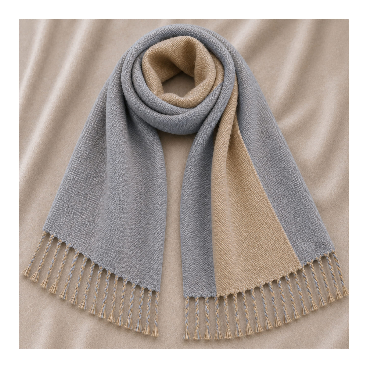 CHALINA REVERSIBLE TEJIDA TONO BEIGE Y GRIS CLARO CON FLECOS 196 X 69 CM - 3