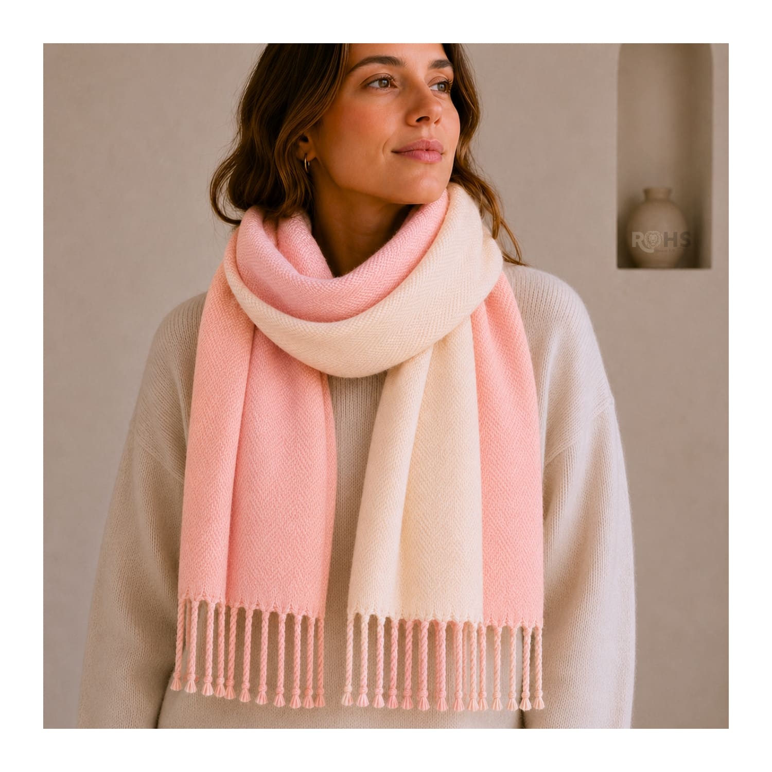 CHALINA REVERSIBLE TEJIDA TONO ROSADO Y CREMA CON FLECOS  196 X 69 CM - 7