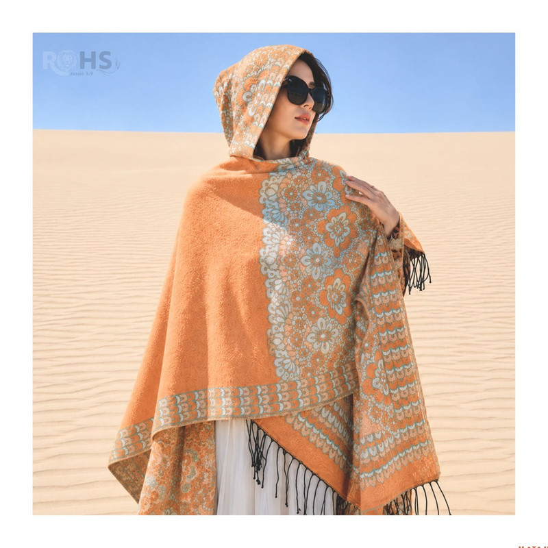 PONCHO CON CAPUCHA DURAZNO CON BORDADO FLORAL DE TELA SUAVE CON FLECOS 52 X 46 CM - 4