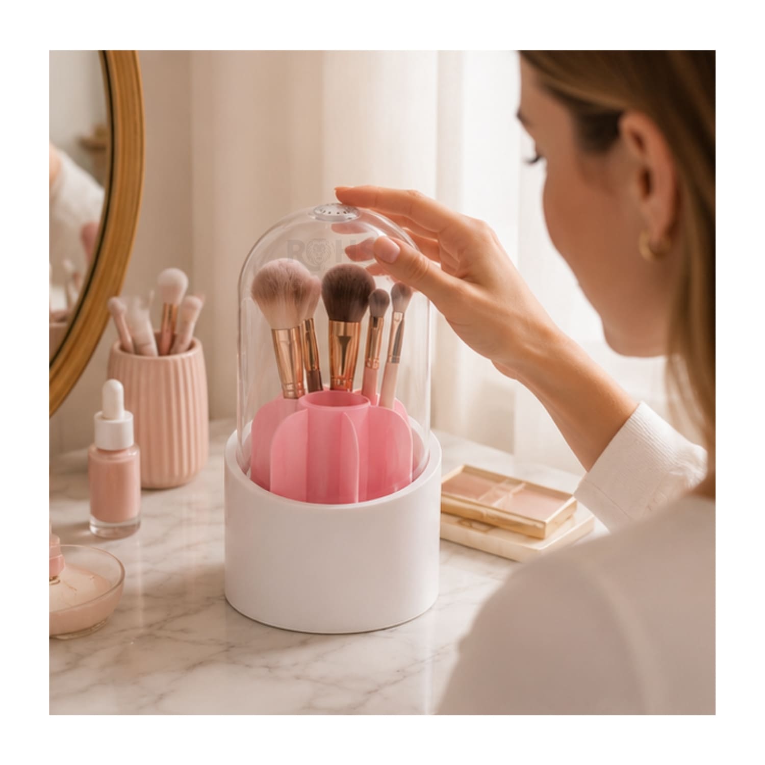 ORGANIZADOR GIRATORIO DE MAQUILLAJE ROSA CON TAPA TRANSPARENTE - 3