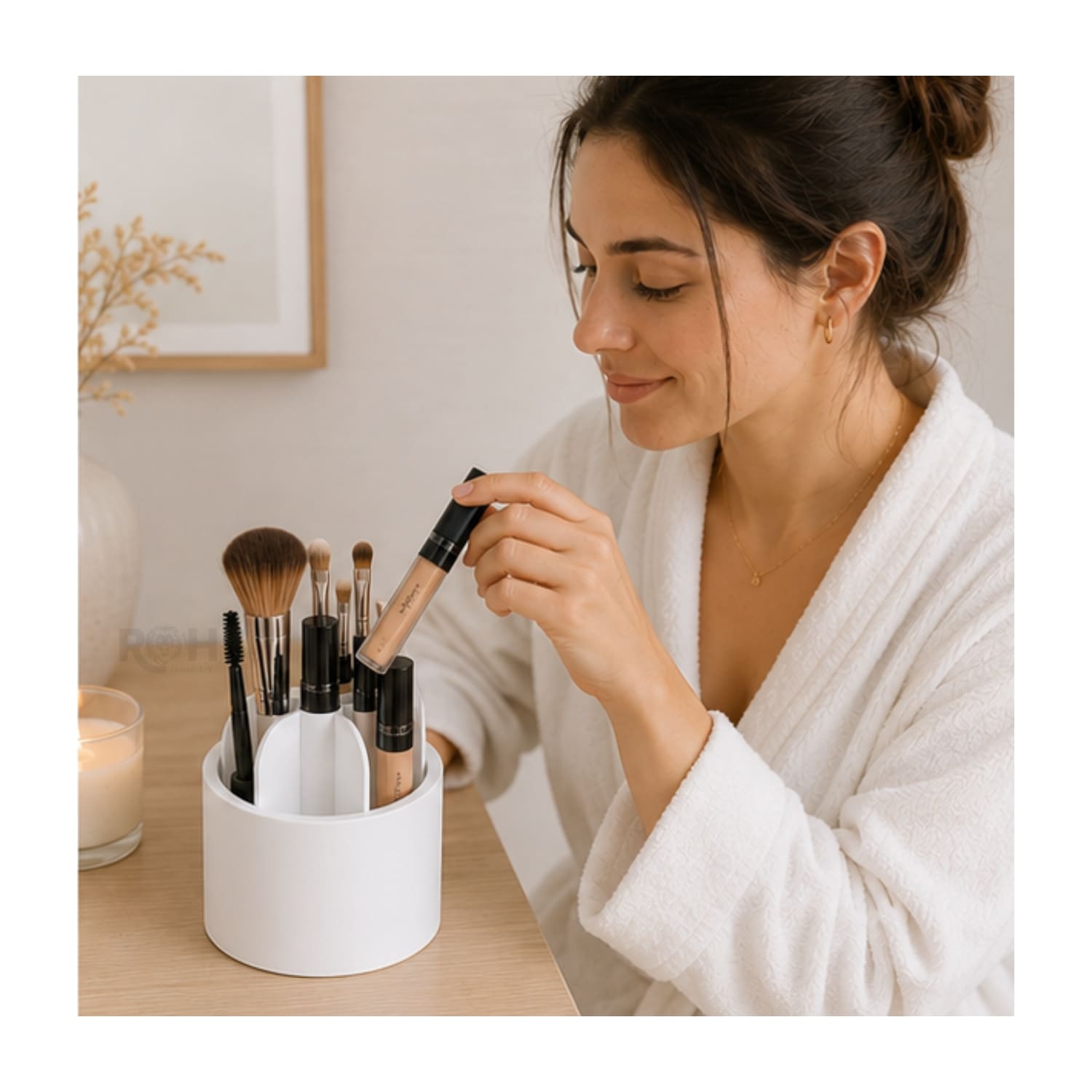 ORGANIZADOR GIRATORIO DE MAQUILLAJE BLANCO CON TAPA TRANSPARENTE - 5