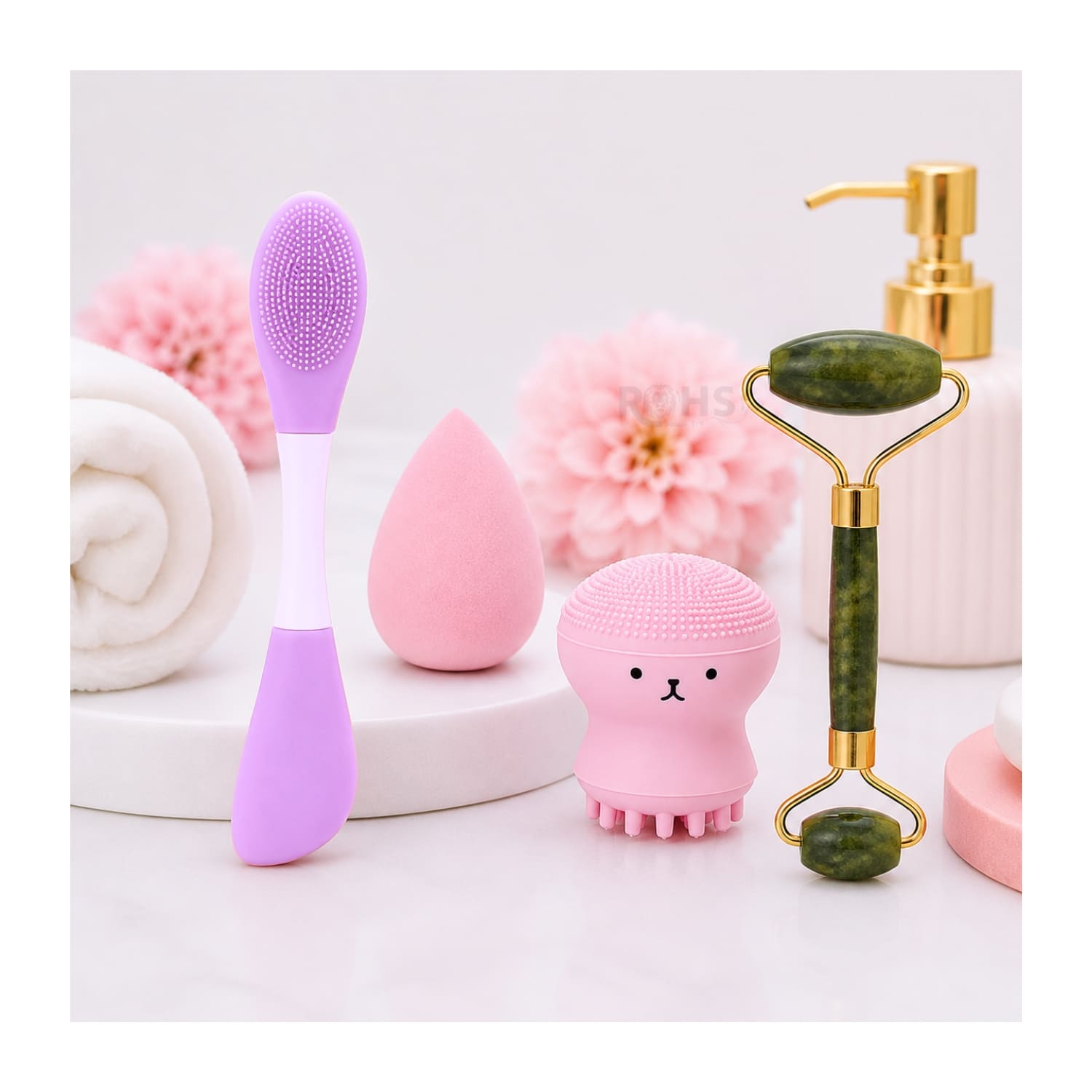 SET DE SKINCARE Y MAQUILLAJE ROSADO CON RODILLO FACIAL ESPONJA Y CEPILLO DE SILICONA - 6