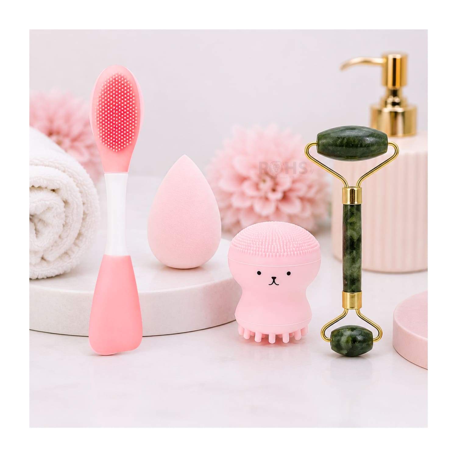 SET DE SKINCARE Y MAQUILLAJE ROSADO CLARO CON RODILLO FACIAL ESPONJA Y CEPILLO DE SILICONA - 6