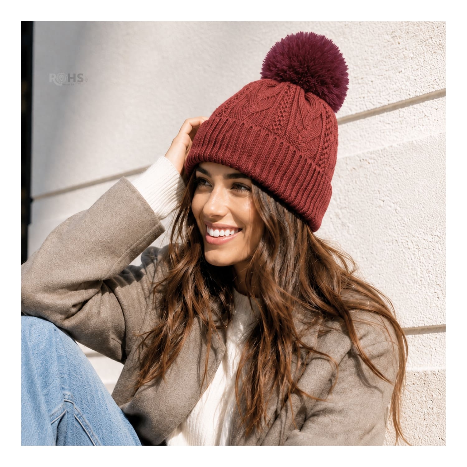 GORRO DE INVIERNO POLIÉSTER CON POMPÓN TEXTURIZADO COLOR ROJO - 4