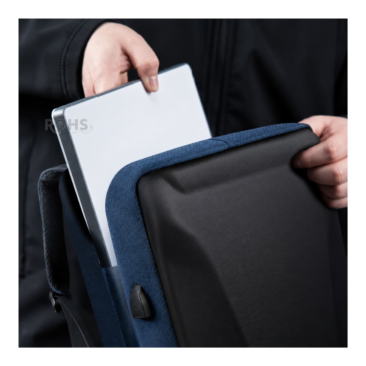 MOCHILA ANTIRROBO IMPERMEABLE AZUL CON CLAVE DE SEGURIDAD Y PUERTO USB - 7