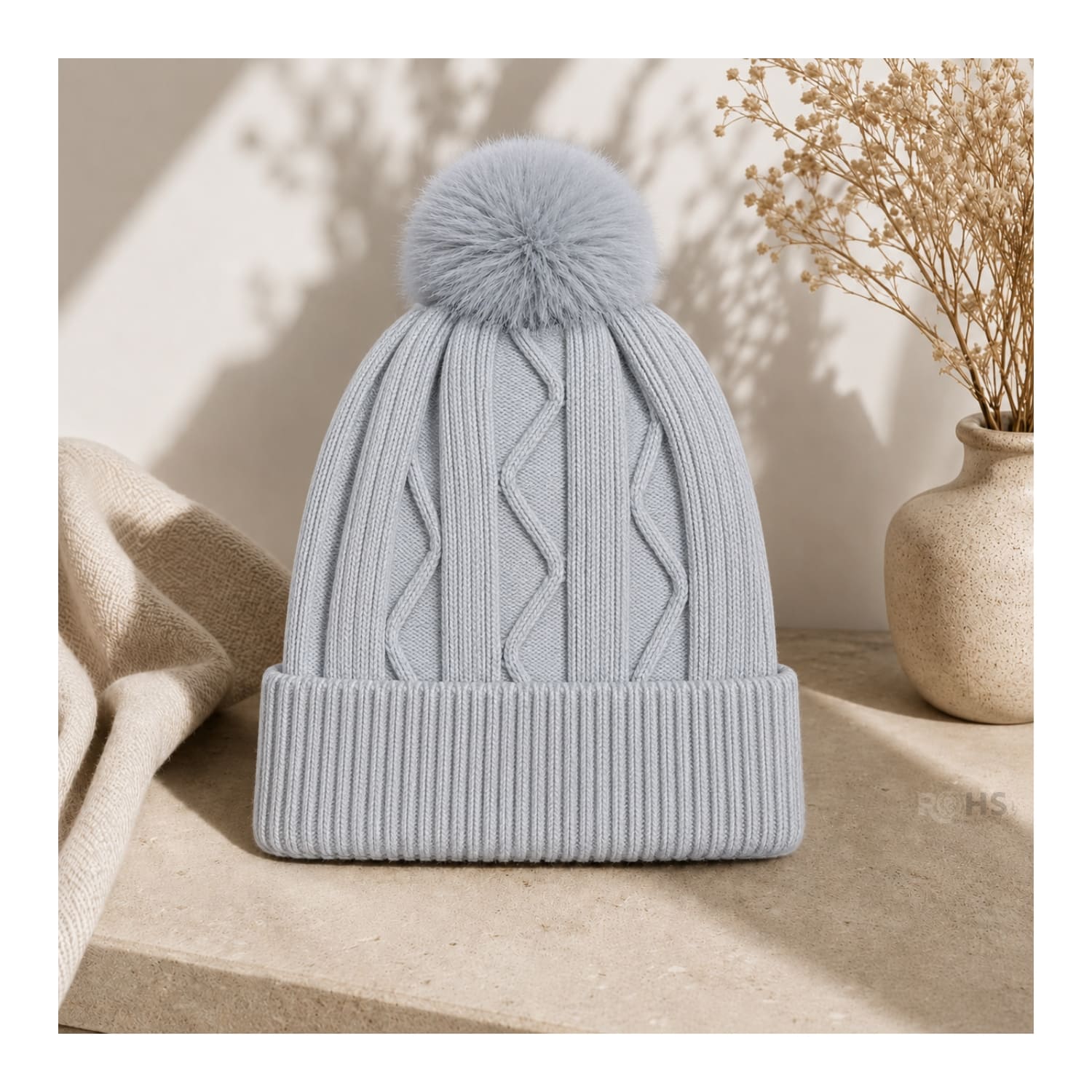 GORRO TEJIDO CON POMPÓN DISEÑO TEXTURIZADO PARA INVIERNO COLOR GRIS CLARO - 2