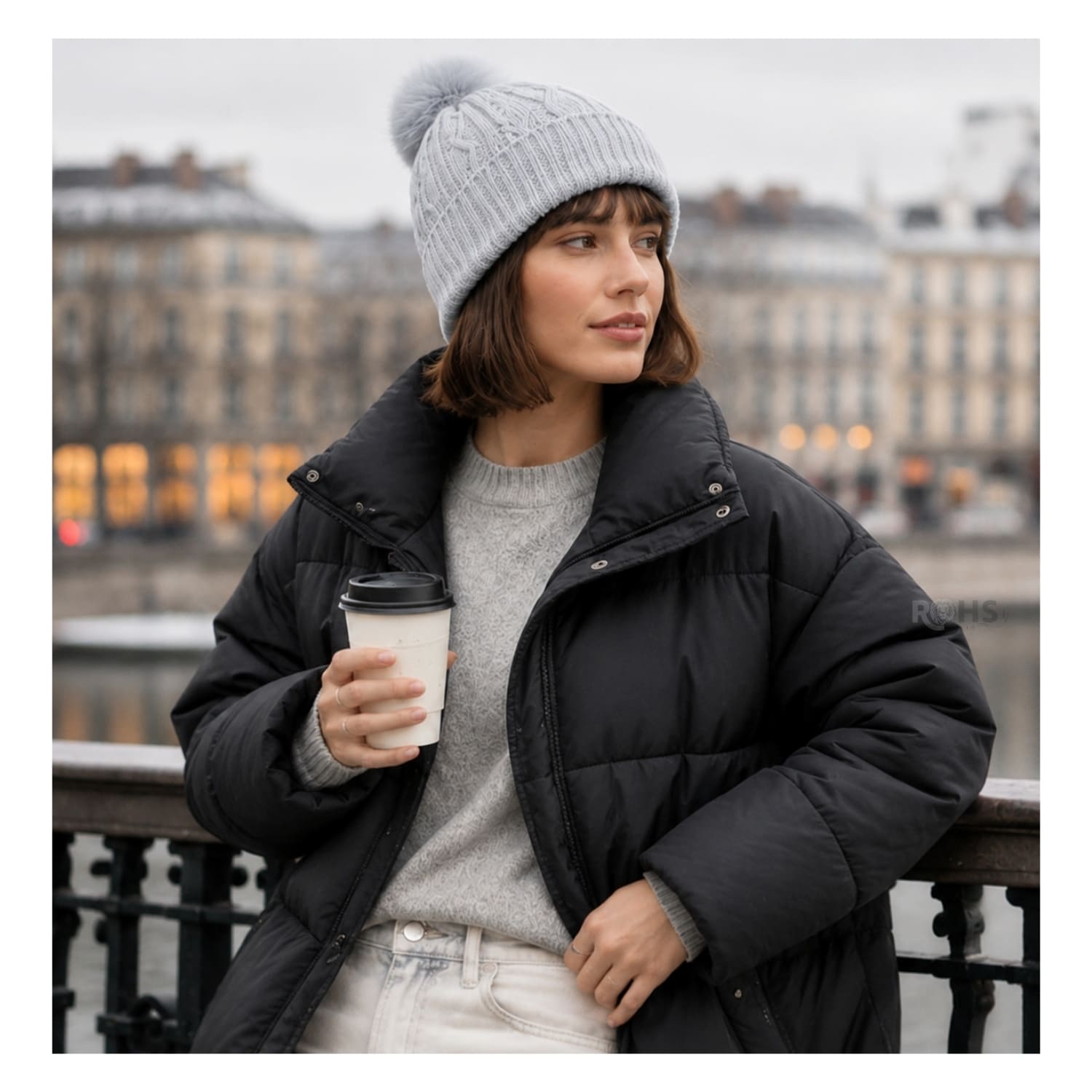 GORRO TEJIDO CON POMPÓN DISEÑO TEXTURIZADO PARA INVIERNO COLOR GRIS CLARO - 6