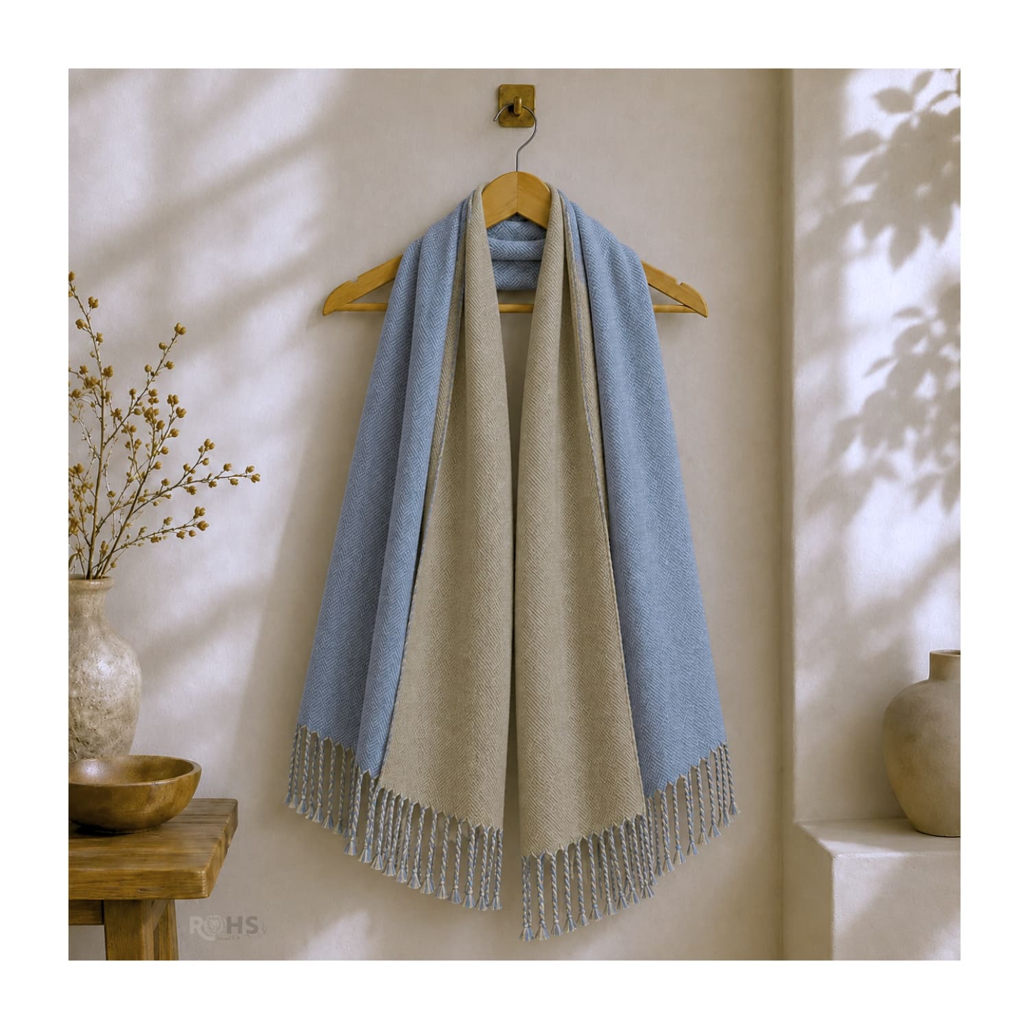 CHALINA REVERSIBLE TEJIDA TONO BEIGE Y AZUL CLARO CON FLECOS  196 X 69 CM - 6
