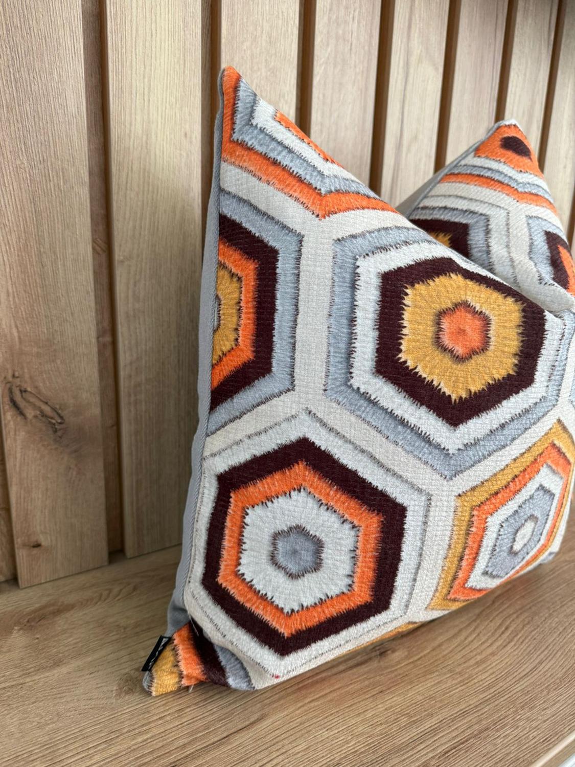 FUNDA COJÍN HEXAGONAL VIBRANTE 45X45CM - 4