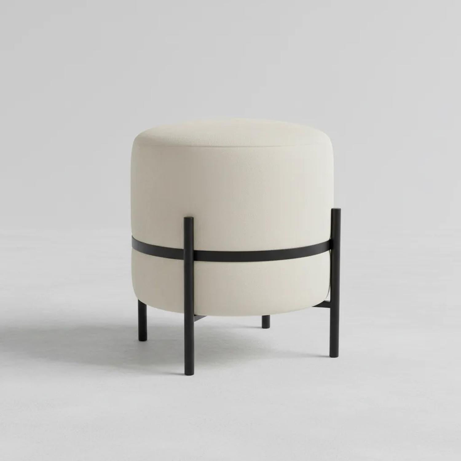 PUFF TAPIZADO TERCIOPELO IVORY INDUSTRIAL FIERRO NEGRO 39X42 CM - 2