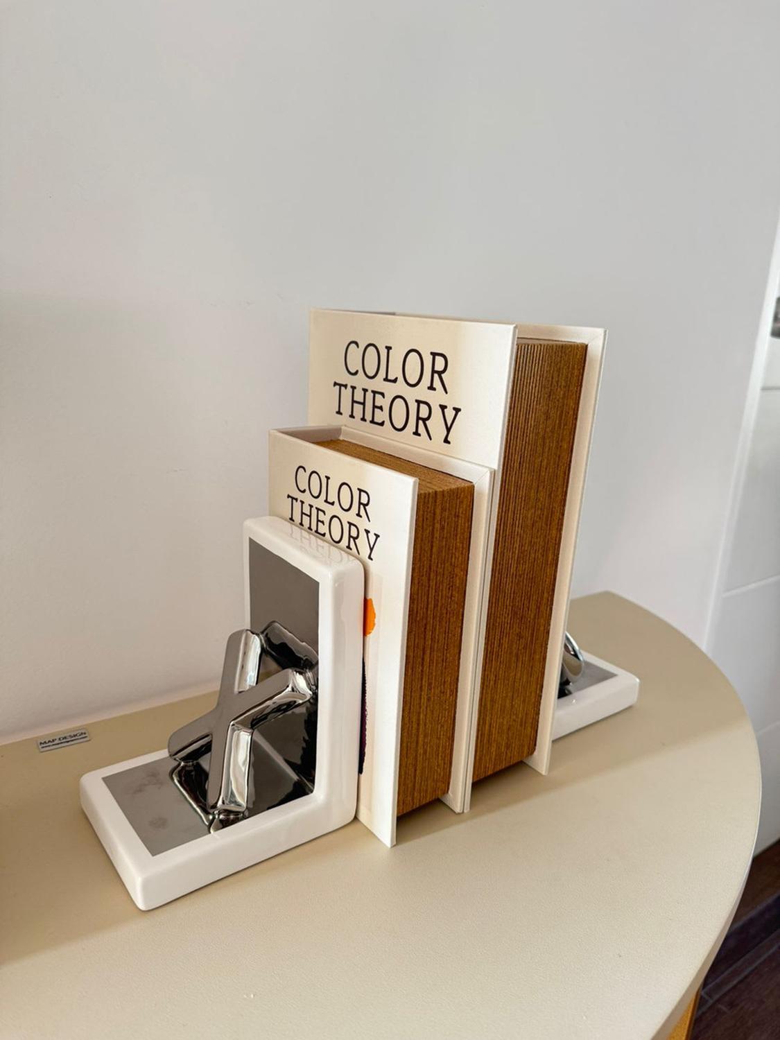 SUJETA LIBROS XO - 1