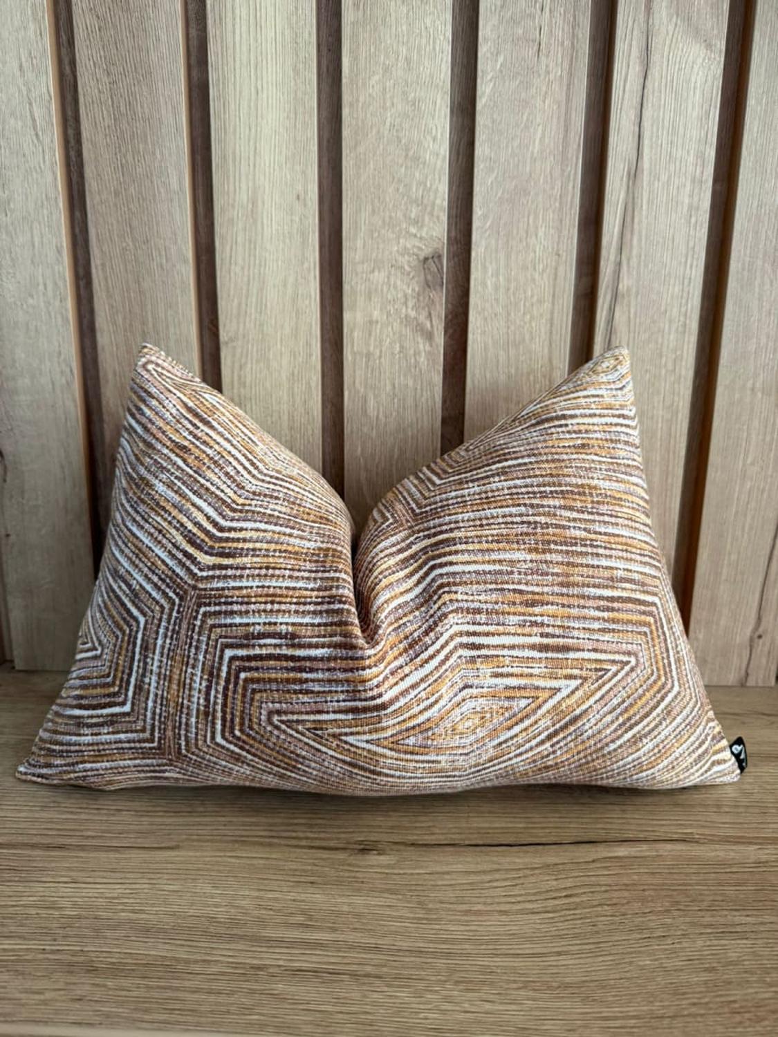 FUNDA DE COJÍN RIÑONERA ANSE JACQUARD OCRE Y MARRÓN 50X30 CM - 1