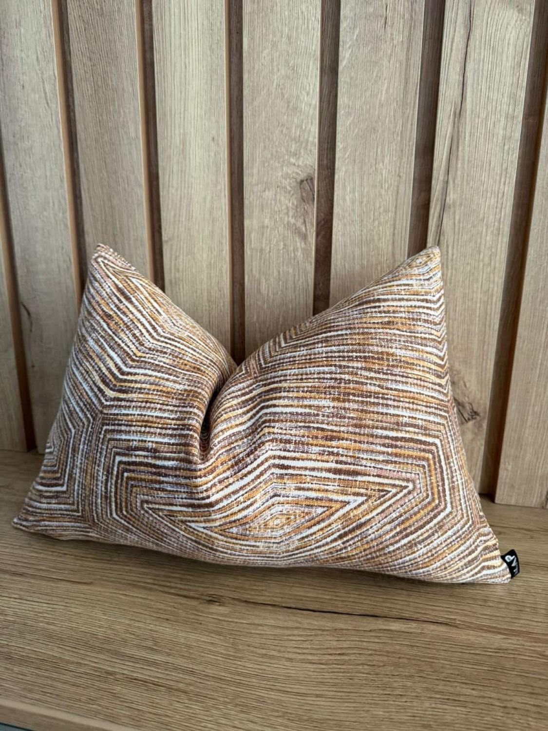 FUNDA DE COJÍN RIÑONERA ANSE JACQUARD OCRE Y MARRÓN 50X30 CM - 3