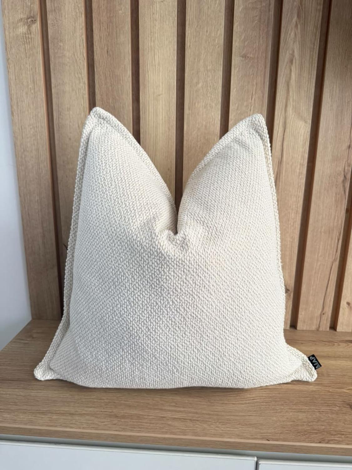 FUNDA DE COJÍN RILIEVO 50X50 CM - 2