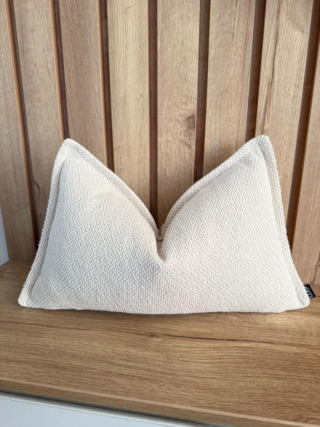 FUNDA DE COJIN RIÑONERA RILIEVO 50X30 CM - 2