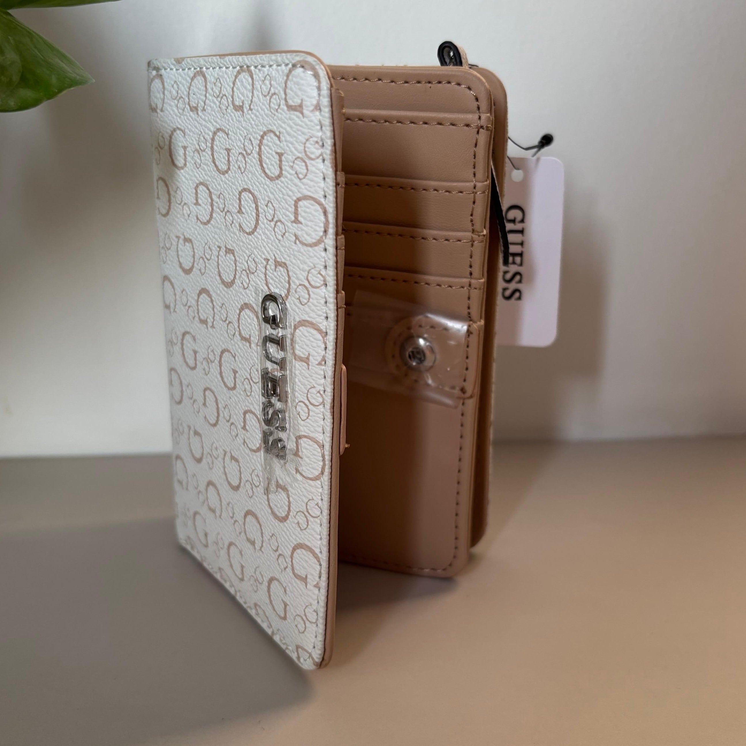 BILLETERA GUESS CREMA - 4
