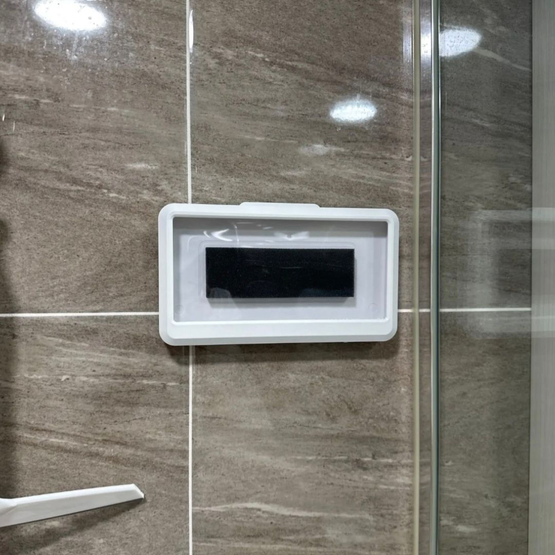PROTECTOR IMPERMEABLE PARA CELULAR MONTADO EN BAÑO O DUCHA - 4