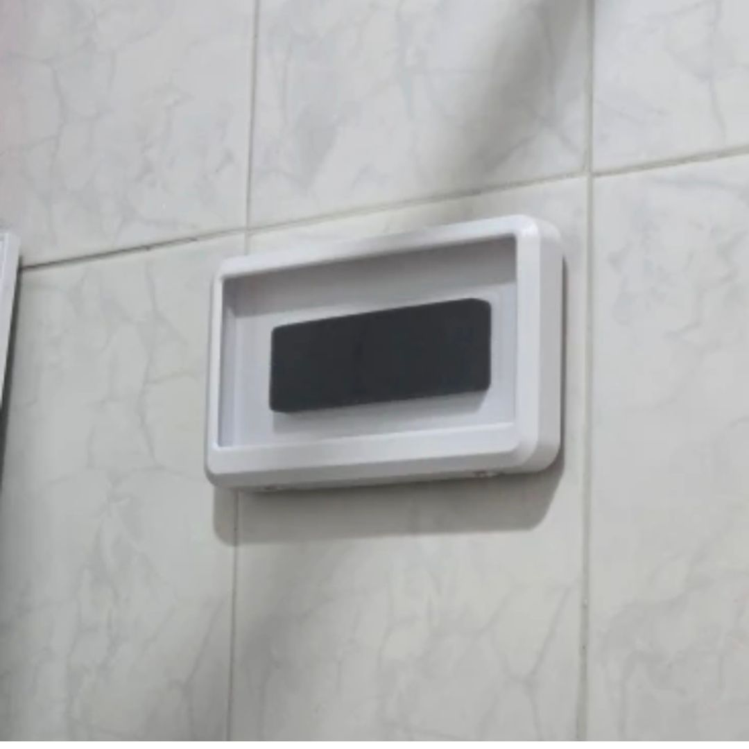 PROTECTOR IMPERMEABLE PARA CELULAR MONTADO EN BAÑO O DUCHA - 6