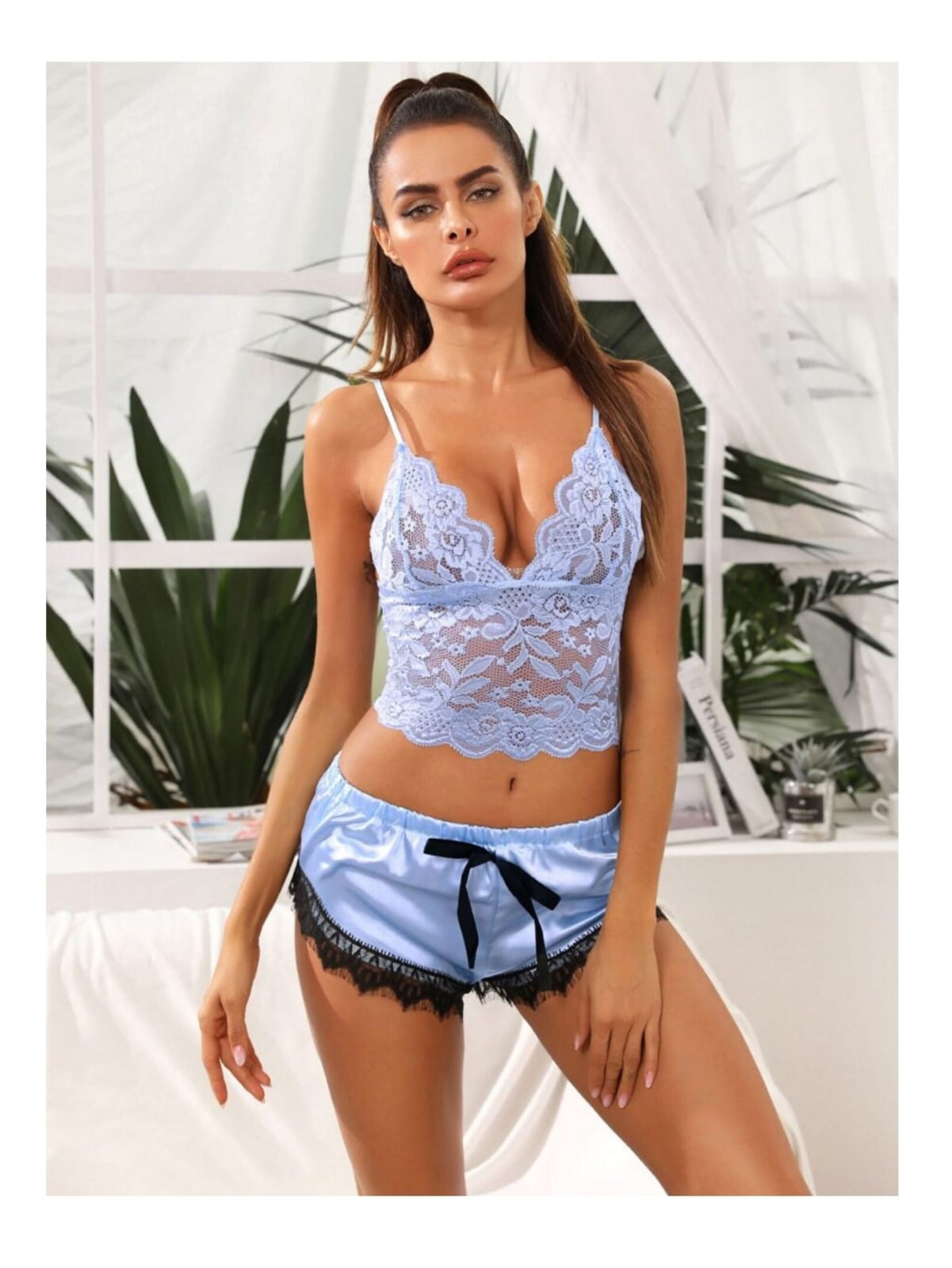 PIJAMA “BLUE MOON LACE” CONJUNTO DE ENCAJE Y SATÉN CON DETALLES EN NEGRO - 1