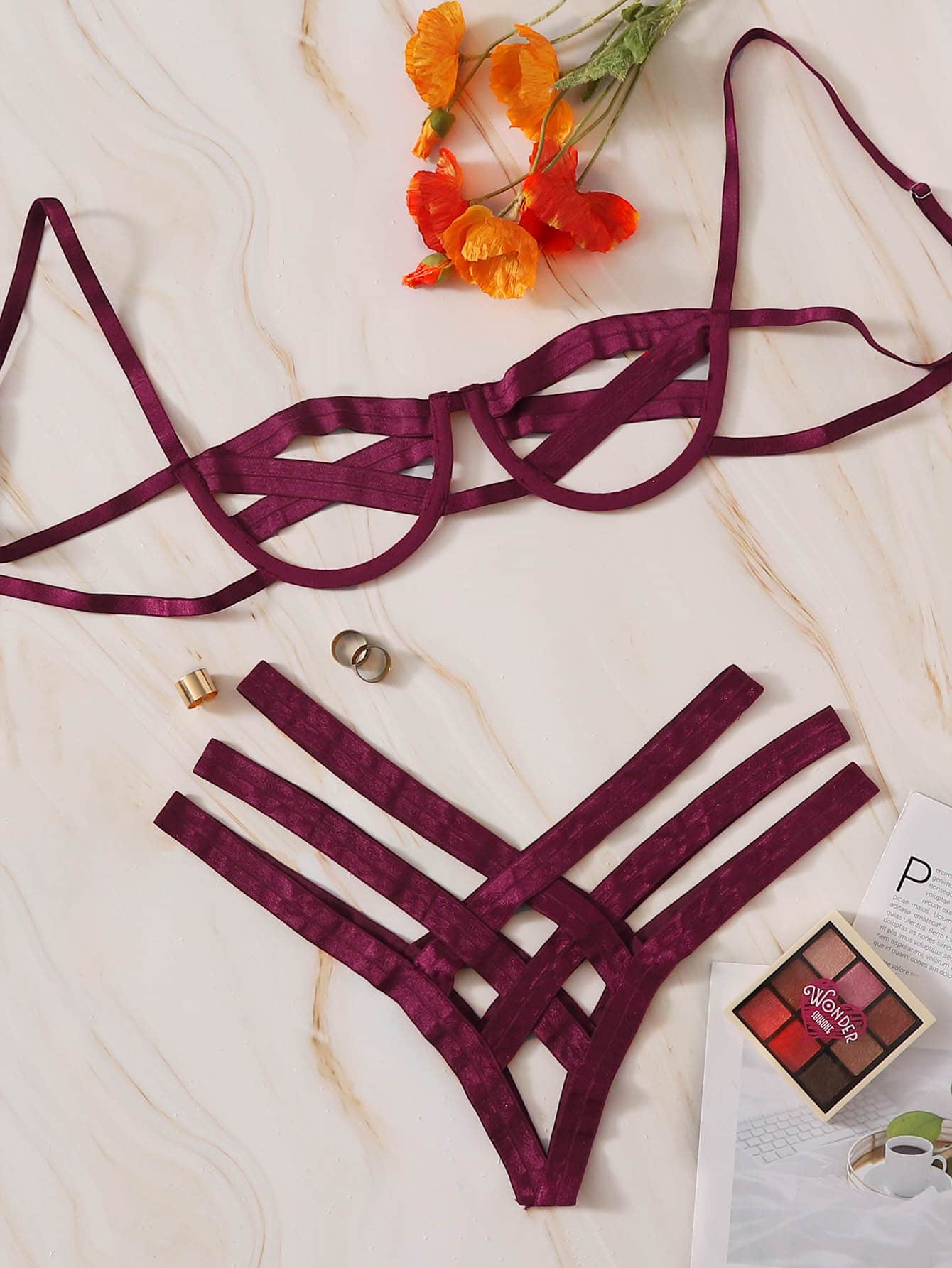 CONJUNTO DE LENCERÍA “VELVET DESIRE” DISEÑO DE CINTAS CRUZADAS EN COLOR BURDEOS - 1