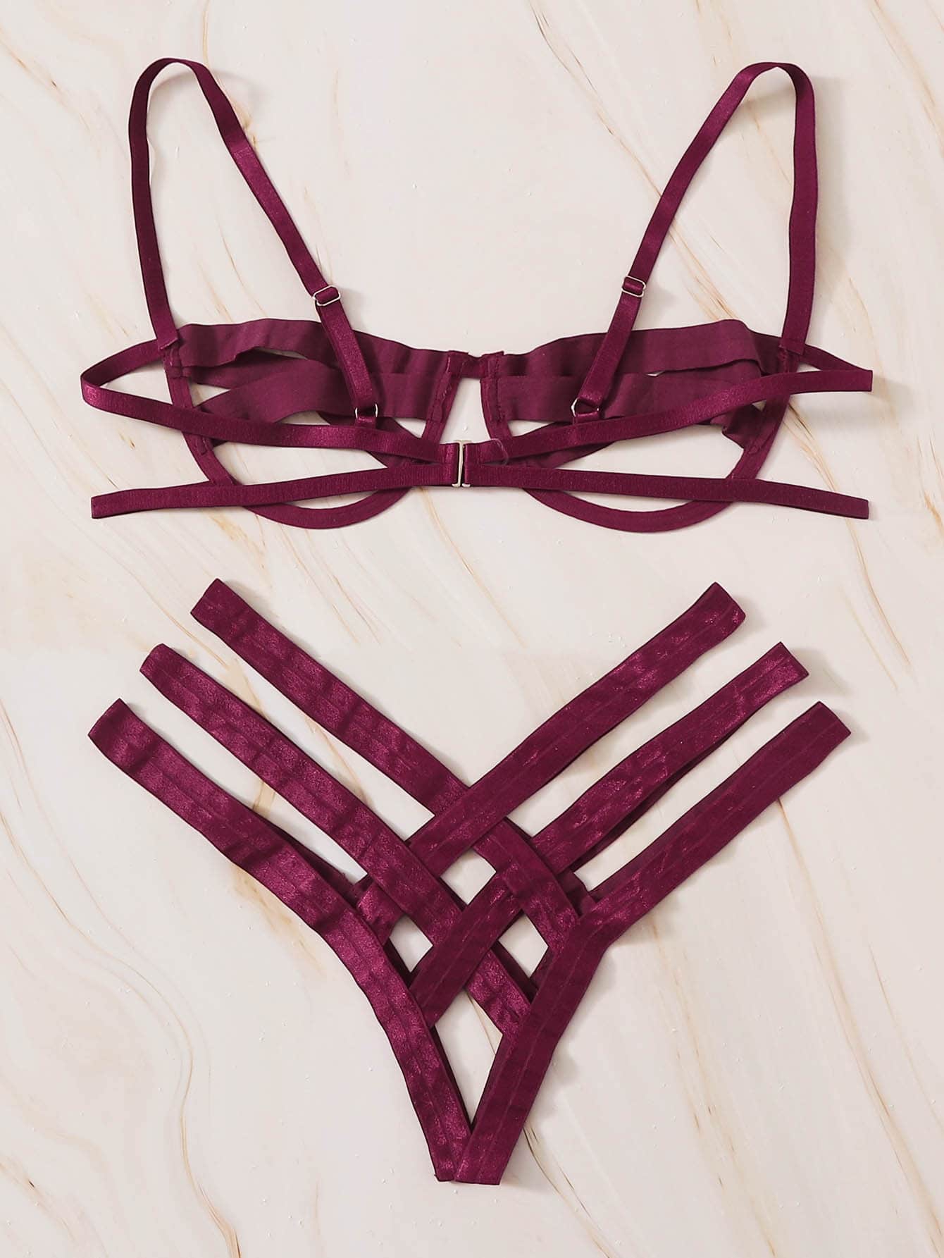 CONJUNTO DE LENCERÍA “VELVET DESIRE” DISEÑO DE CINTAS CRUZADAS EN COLOR BURDEOS - 2